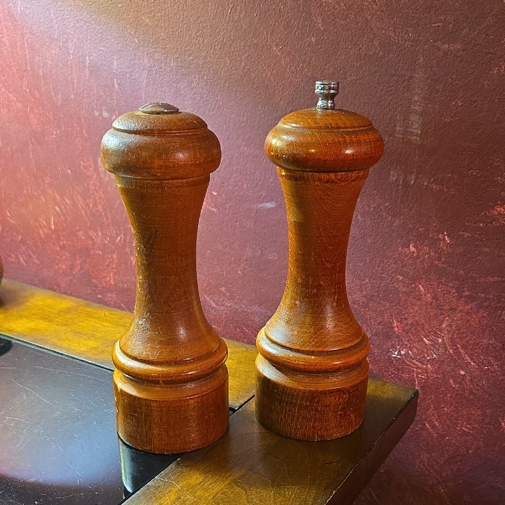 Vintage MCM Olde Thompson Pepper Mill Grinder & Salt Shaker Wooden Set USA